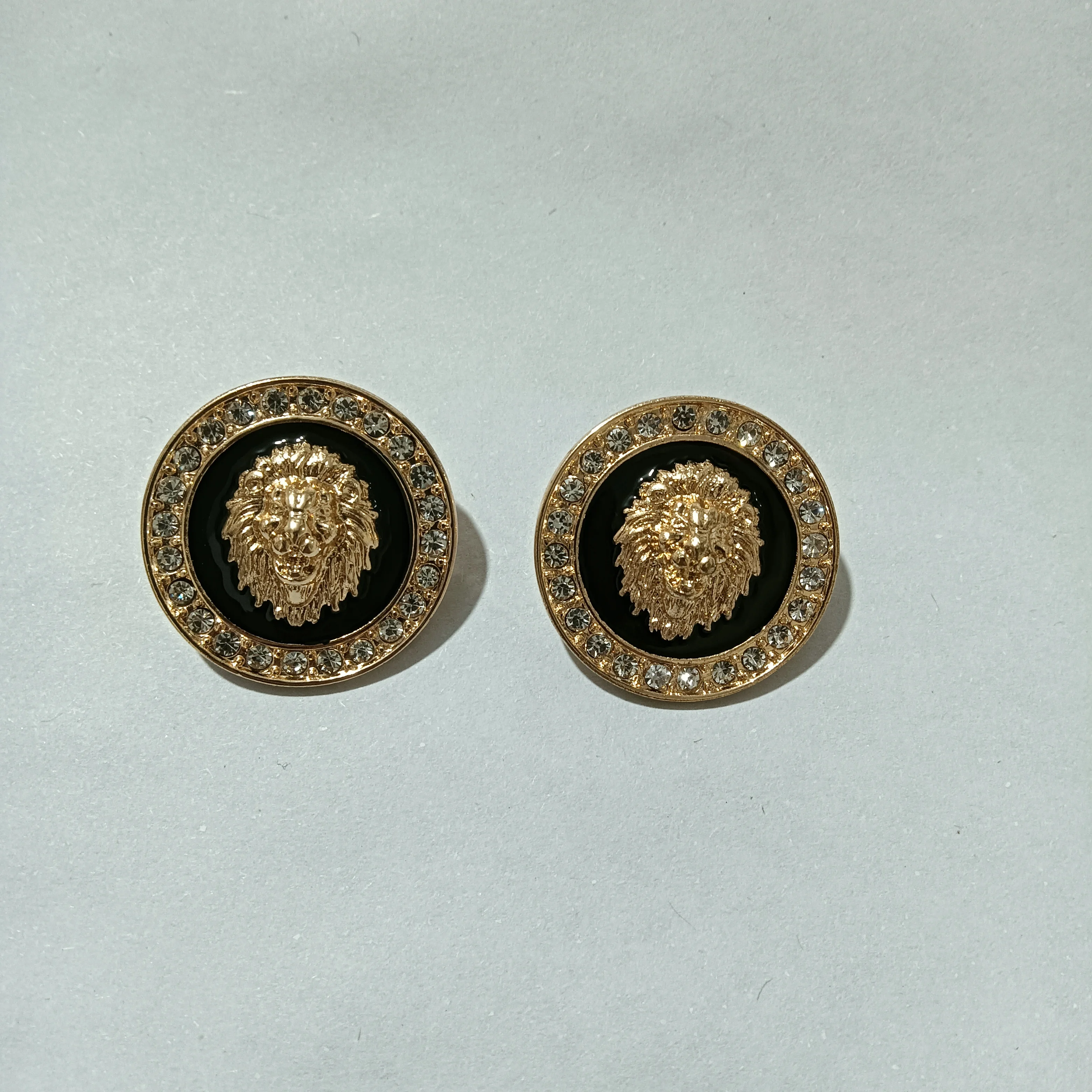 Europe and the United States popular fashion classic dripping black lion head earrings earrings
Europe and the United States popular fashion classic dripping black lion head earrings earrings