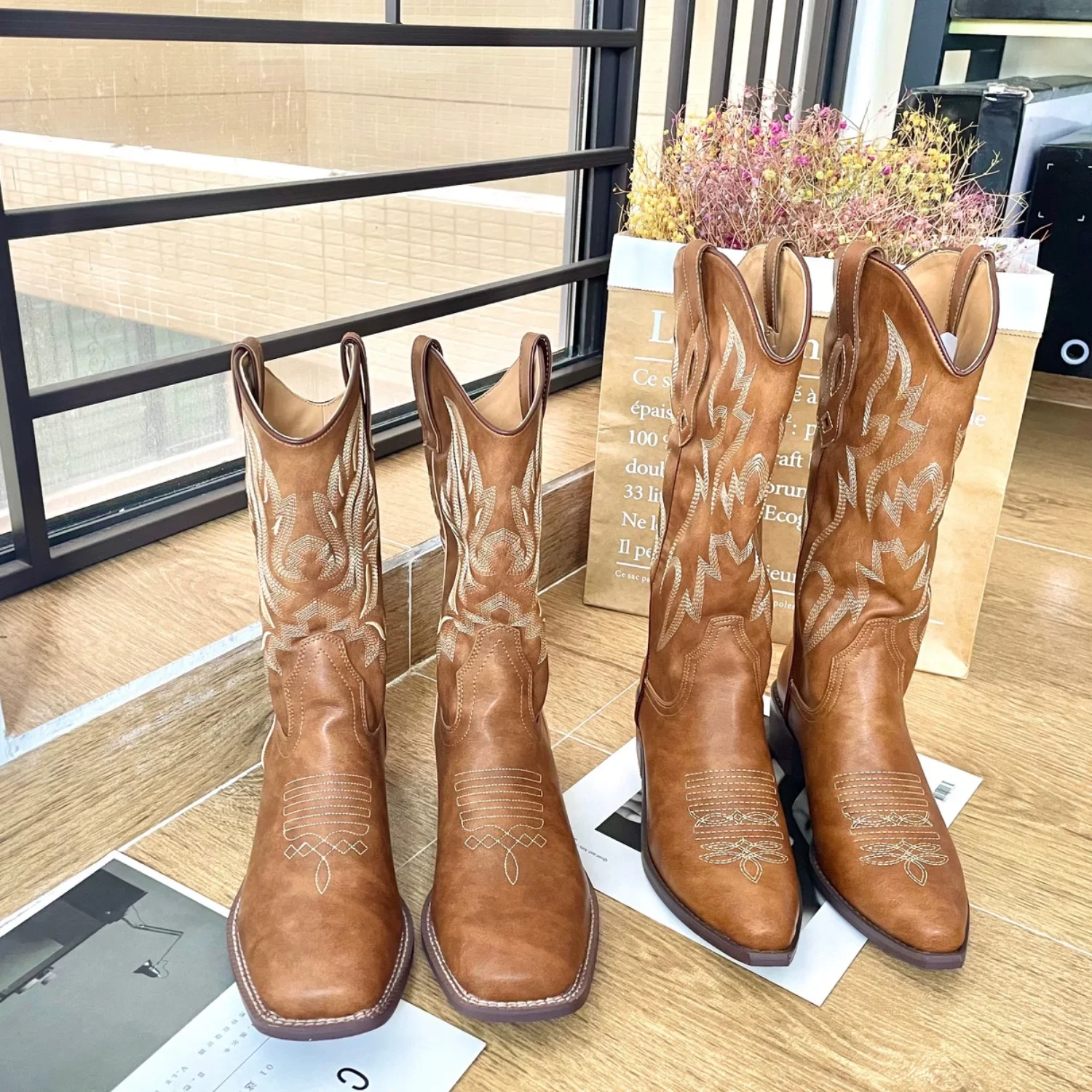 Autumn Versatile Western Cowboy Boots Chunky Heels Embroidered Sleeve Knight Knee High Boots Retro Mid Calf Riding Shoes Women
Autumn Versatile Western Cowboy Boots Chunky Heels Embroidered Sleeve Knight Knee High Boots Retro Mid Calf Riding Shoes Women
