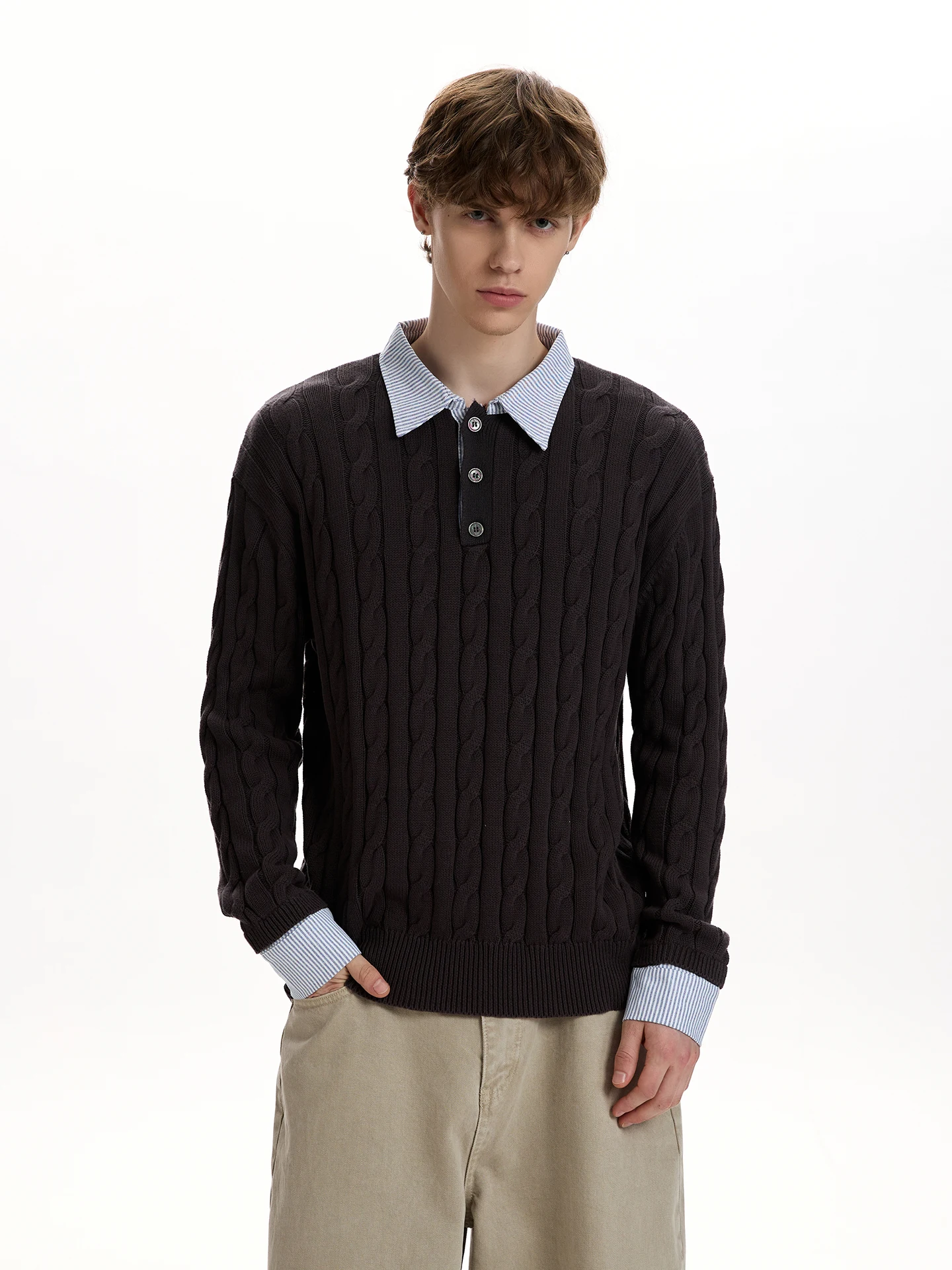 Американский ретро-свитер в университетском стиле, вязаный, повседневный, базовый слой, из мягкого хлопка, прямого кроя, на пуговицах, с длинными рукавами
Американский ретро-свитер в университетском стиле, вязаный, повседневный, базовый слой, из мягкого хлопка, прямого кроя, на пуговицах, с длинными рукавами