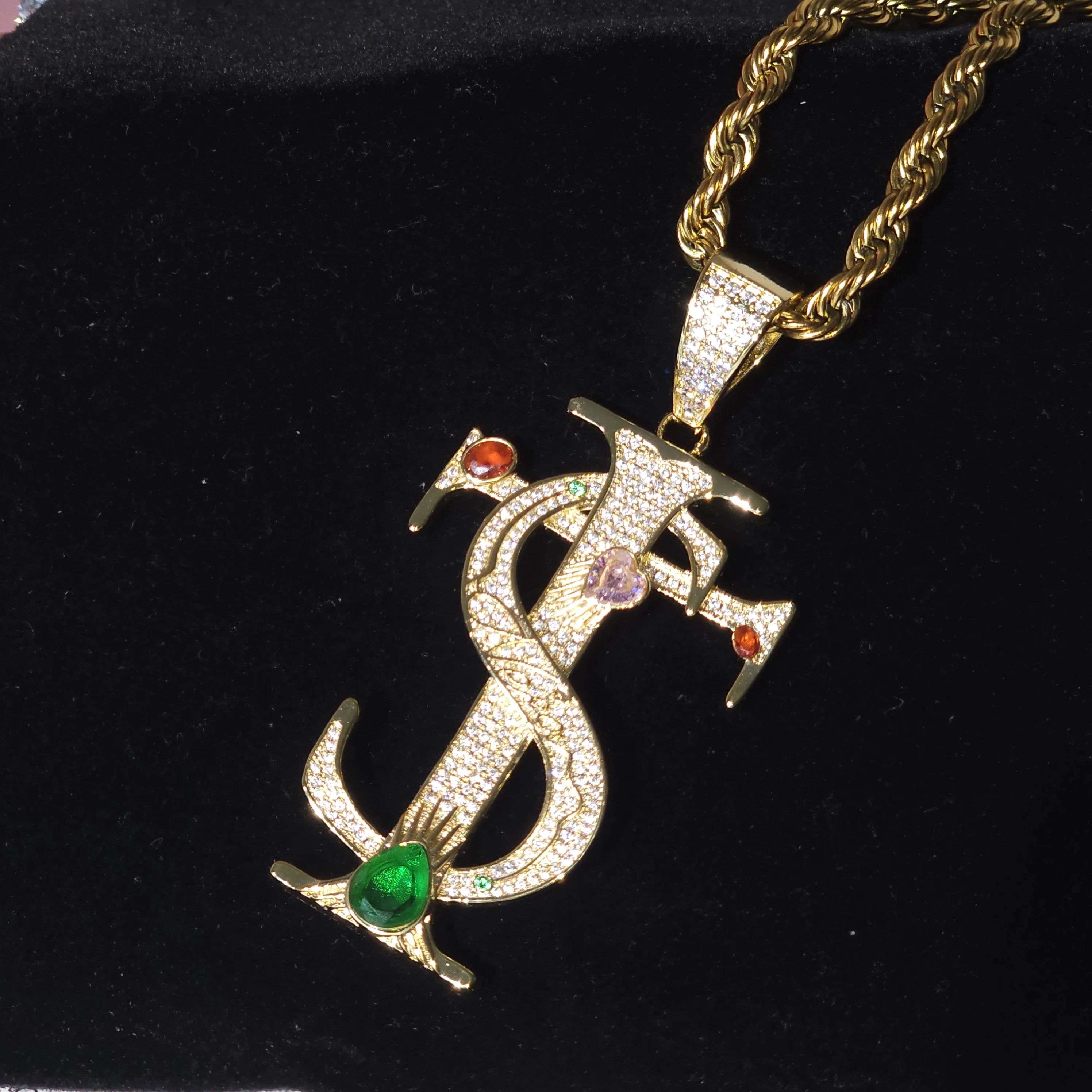 New Crucifix Charm CZ Plated Necklace Hip Hop Cross Pendant For Men Women Solid Back Dainty Design Punk Fashion Jewelry For Gift
New Crucifix Charm CZ Plated Necklace Hip Hop Cross Pendant For Men Women Solid Back Dainty Design Punk Fashion Jewelry For Gift