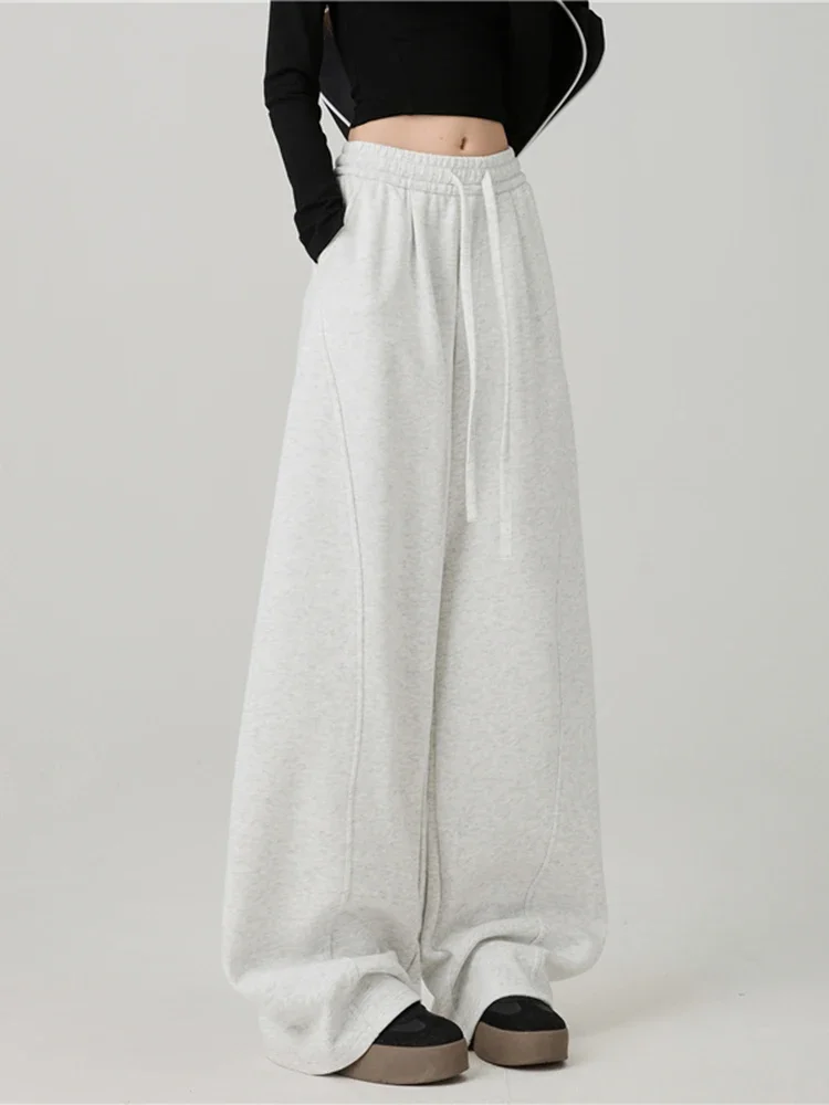 American Sports Style Loose Fleece Wide Leg Sweatpants Curved Knife Design Lazy Casual Pants
American Sports Style Loose Fleece Wide Leg Sweatpants Curved Knife Design Lazy Casual Pants