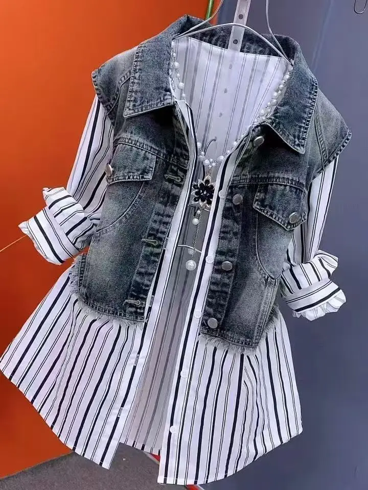 Design Fake Two Denim Shirts Women's 2025 Korean Version Casual Western Style Joker Fashion Stitching Striped Tops
Design Fake Two Denim Shirts Women's 2025 Korean Version Casual Western Style Joker Fashion Stitching Striped Tops