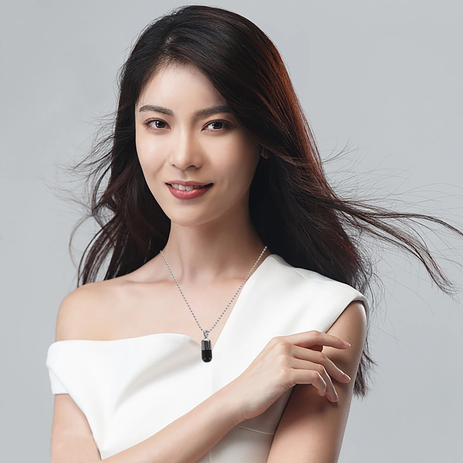 Capsules Pendant Necklace Pill Case Openable Pendant Gift for Men Women Durable Titanium Steel Jewelry Necklace Gift
Capsules Pendant Necklace Pill Case Openable Pendant Gift for Men Women Durable Titanium Steel Jewelry Necklace Gift