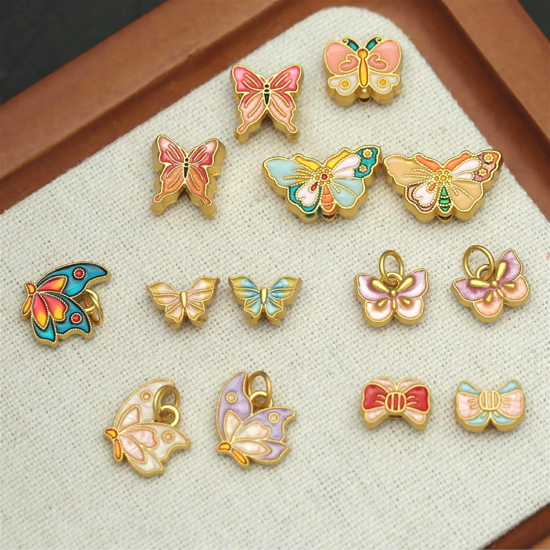 2pcs Alloy color Chinese wind Drop Oil butterfly Cloisonne beaded diy handmade bracelet necklace earrings jewelry accessories
2pcs Alloy color Chinese wind Drop Oil butterfly Cloisonne beaded diy handmade bracelet necklace earrings jewelry accessories