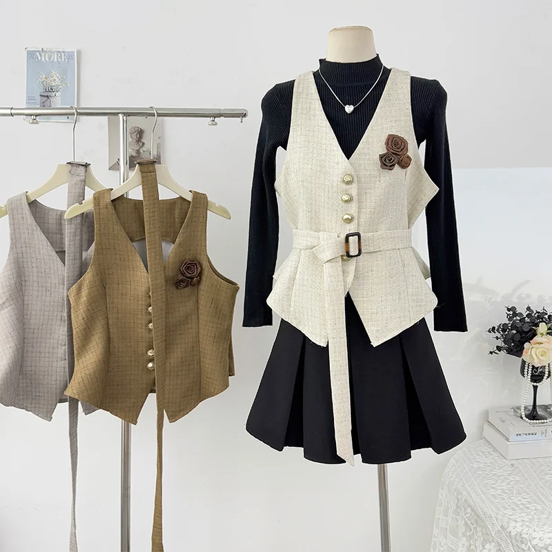 Temperament Three-dimensional Flower V-neck Vest Women Autumn 2025 Lace Up Single Breasted Top Sleeveless Versatile Slim Jacket
Temperament Three-dimensional Flower V-neck Vest Women Autumn 2025 Lace Up Single Breasted Top Sleeveless Versatile Slim Jacket