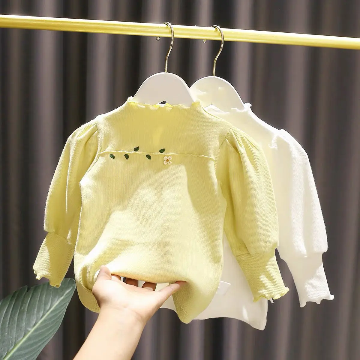 Baby Girls Spring Autumn Bottom Shirts 2025 New Korean Fashionable Casual Daily Solid Color Embroidery Ruffle Collar Top
Baby Girls Spring Autumn Bottom Shirts 2025 New Korean Fashionable Casual Daily Solid Color Embroidery Ruffle Collar Top