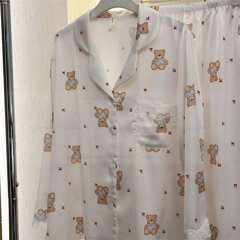 Kawaii пижамный комплект с кружевной отделкой и медведем с мультяшным принтом, домашняя одежда, рубашка с длинными рукавами, брюки, 2 шт., одежда для дома, роскошная ночная рубашка, брючный костюм
Kawaii пижамный комплект с кружевной отделкой и медведем с мультяшным принтом, домашняя одежда, рубашка с длинными рукавами, брюки, 2 шт., одежда для дома, роскошная ночная рубашка, брючный костюм