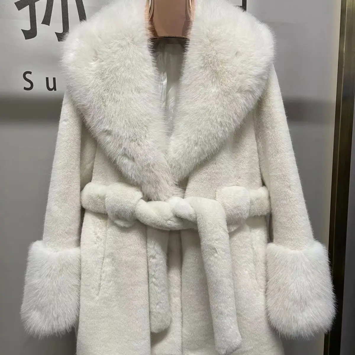 New Fashion Big Fur Collar Long Fur Jacket Women Winter Coat Environmentally Friendly Thick Faux Fox Fur Coat Women Clothing
New Fashion Big Fur Collar Long Fur Jacket Women Winter Coat Environmentally Friendly Thick Faux Fox Fur Coat Women Clothing