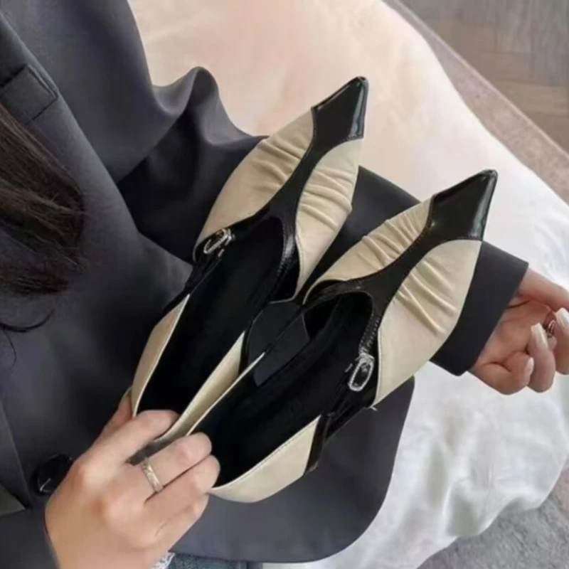 Женские полые сандалии из овчины с острым носком, модные плиссированные туфли в стиле ретро, увеличивающие рост, повседневная обувь Baotou
Женские полые сандалии из овчины с острым носком, модные плиссированные туфли в стиле ретро, увеличивающие рост, повседневная обувь Baotou