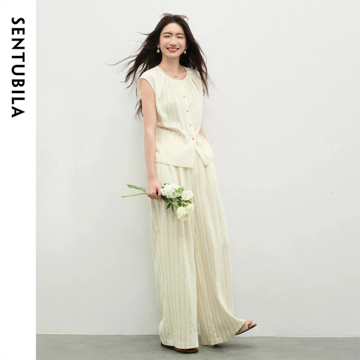 SENTUBILA 2 Piece Simple Outfit Crew Neck Color Contrast Button Pleated Shirt Wide Leg Pant Casual Women's Clothing 162ZC6117
SENTUBILA 2 Piece Simple Outfit Crew Neck Color Contrast Button Pleated Shirt Wide Leg Pant Casual Women's Clothing 162ZC6117