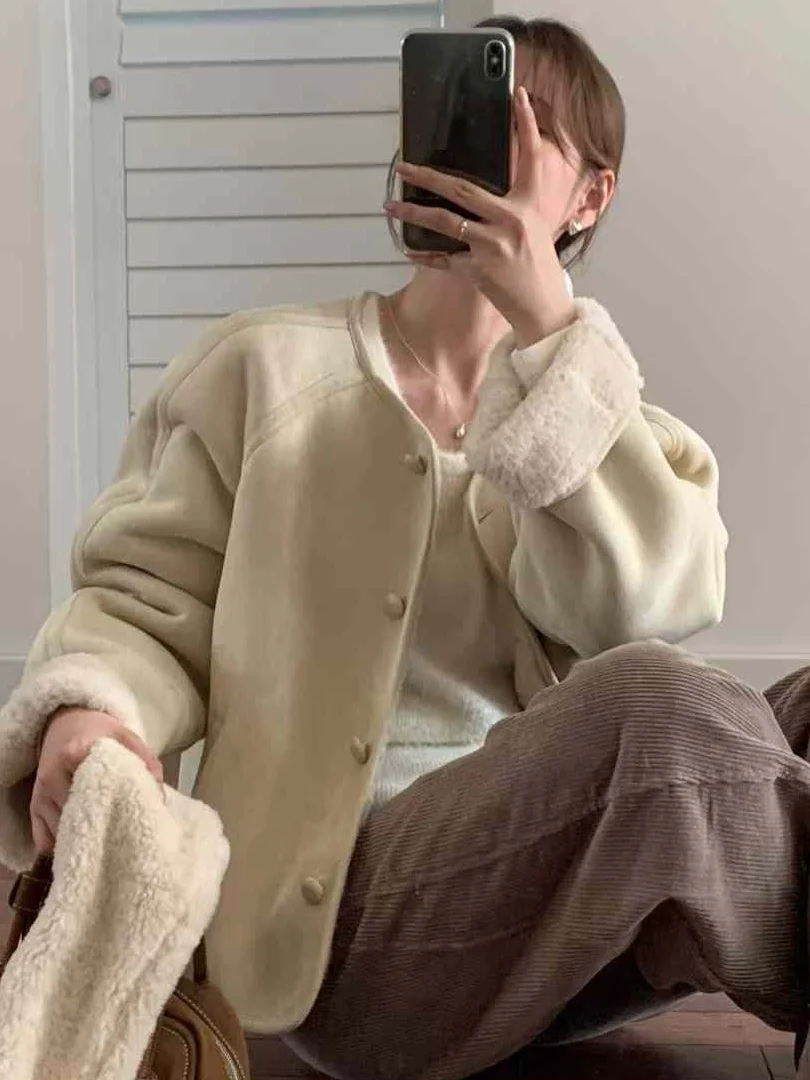 Корейское мягкое женское пальто из меховой кожи с начесом, тонкое женское пальто маленького размера с шарфом для женщин, зимний сезон
Корейское мягкое женское пальто из меховой кожи с начесом, тонкое женское пальто маленького размера с шарфом для женщин, зимний сезон