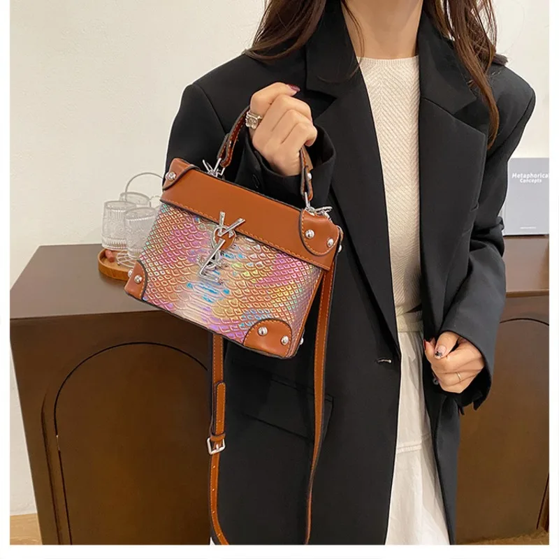 2025 Quilted Python-Embossed Box Bag Women Adjustable Crossbody & Shoulder Top Handle Luxe-Textured Chic Mini Purse
2025 Quilted Python-Embossed Box Bag Women Adjustable Crossbody & Shoulder Top Handle Luxe-Textured Chic Mini Purse