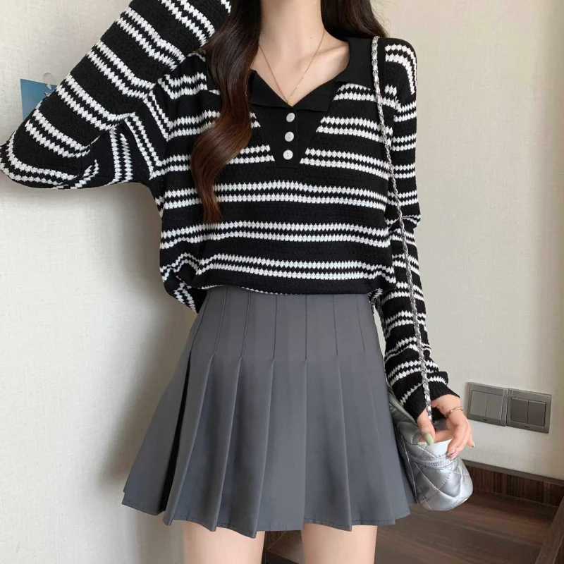 Button Long-sleeved Contrasting Striped POLO Collar Sweater for Women Versatile Base Shirt Fashionable Top
Button Long-sleeved Contrasting Striped POLO Collar Sweater for Women Versatile Base Shirt Fashionable Top