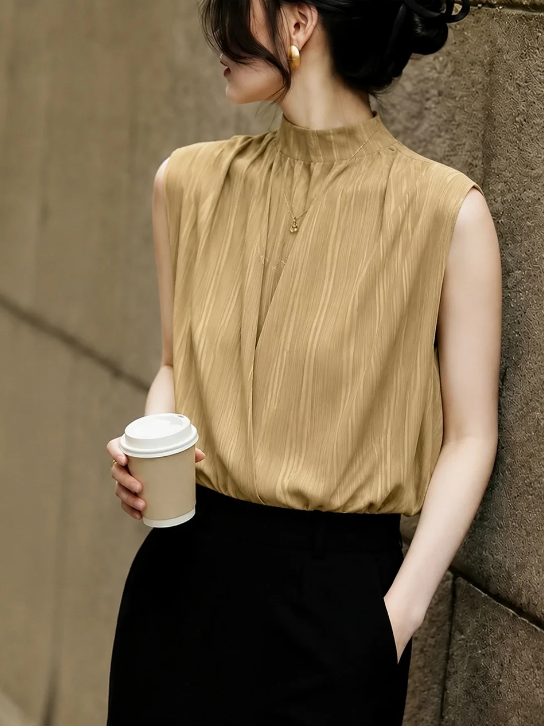 Elegant Summer Commute Sleeveless Vest Minimalist Style Slimming Shirt Korean Version Straight Cut Other Material 100%
Elegant Summer Commute Sleeveless Vest Minimalist Style Slimming Shirt Korean Version Straight Cut Other Material 100%