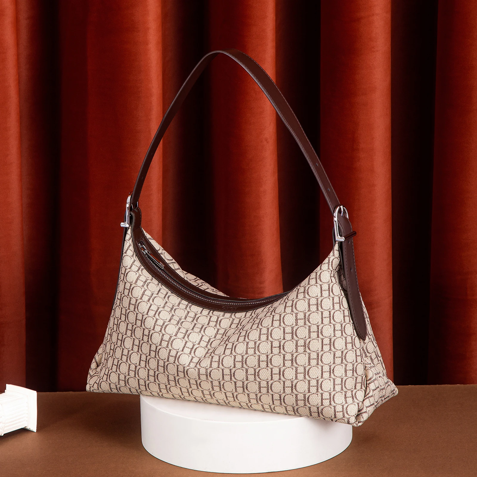 Fashion Classic Retro Women's Handbag 2025 Autumn/Winter Business Commuter Large Capacity Leisure Bag Shoulder Bag
Fashion Classic Retro Women's Handbag 2025 Autumn/Winter Business Commuter Large Capacity Leisure Bag Shoulder Bag