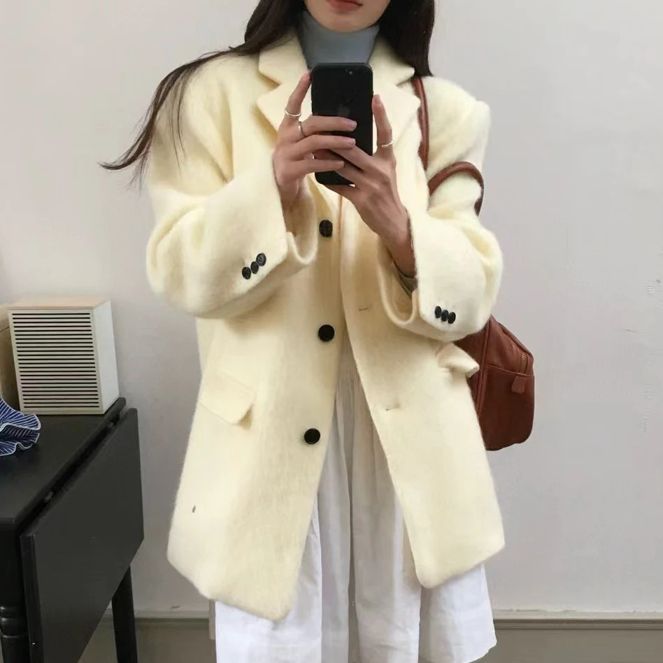 2026 New Korean Sle Women's Warm Woolen Suit Jaet Loose Ne Design Faionable Versatile Commute Long Sve Coat
2026 New Korean Sle Women's Warm Woolen Suit Jaet Loose Ne Design Faionable Versatile Commute Long Sve Coat