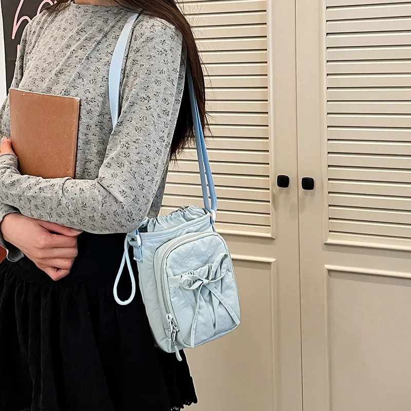Fashion Bow Water Bottle Nylon Phone Crossbody Bags Korean Style Minimalist Water Cup Girl Purses Designer Mini Pink Purses
Fashion Bow Water Bottle Nylon Phone Crossbody Bags Korean Style Minimalist Water Cup Girl Purses Designer Mini Pink Purses