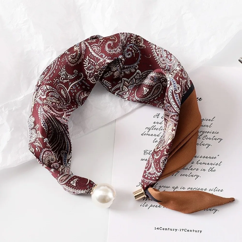 Fashion Pearl Buckle Silk Scarf Thin Soft Neck Scarf Printed Lightweight Neckerchief Women
Fashion Pearl Buckle Silk Scarf Thin Soft Neck Scarf Printed Lightweight Neckerchief Women