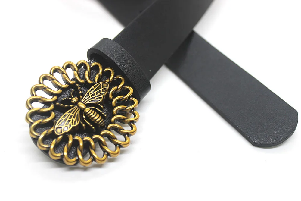 2024 High-quality Bee Buckle Thin Belt for Women Luxury Brand Designer Metal Buckle New Women's Fashionable Waist Accessory
2024 High-quality Bee Buckle Thin Belt for Women Luxury Brand Designer Metal Buckle New Women's Fashionable Waist Accessory