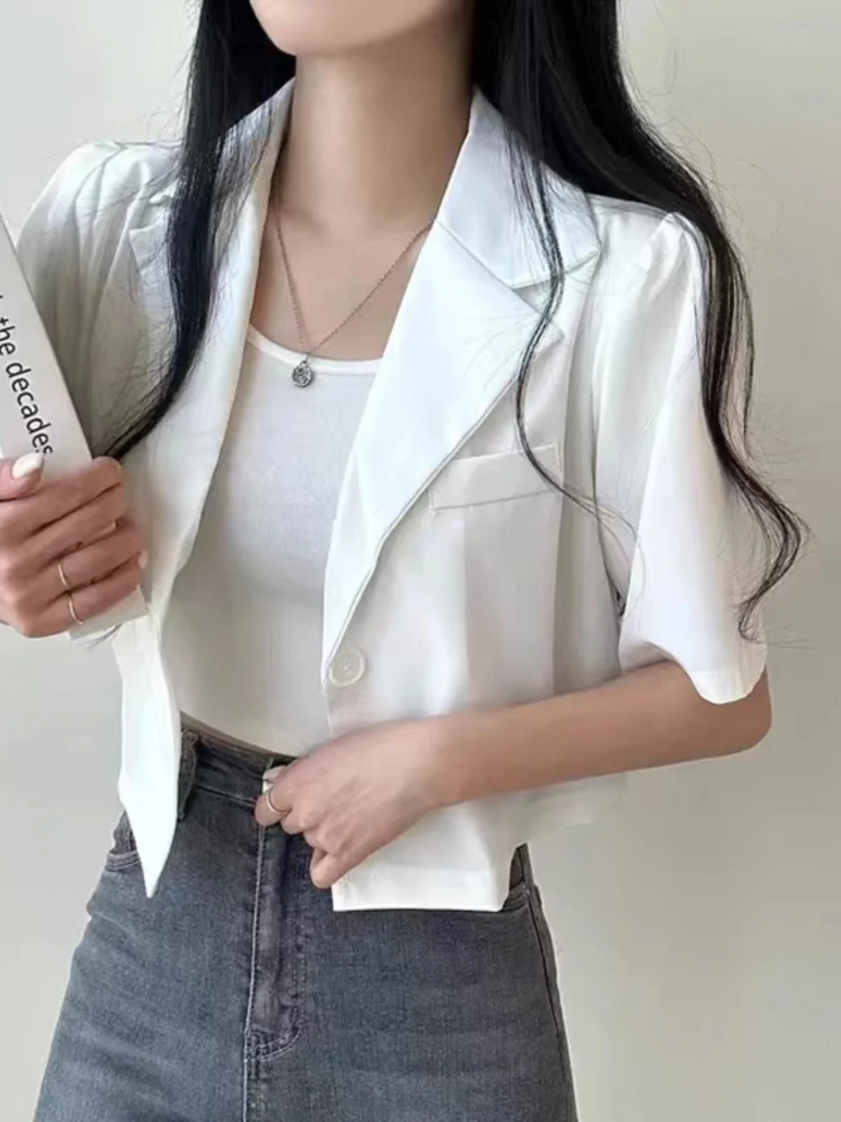 Slim Fit Short Suit Jacket Women's Thin Design Summer 2023 Single Button Chic Personality Korean Style Commute Pure Color Shirt
Slim Fit Short Suit Jacket Women's Thin Design Summer 2023 Single Button Chic Personality Korean Style Commute Pure Color Shirt
