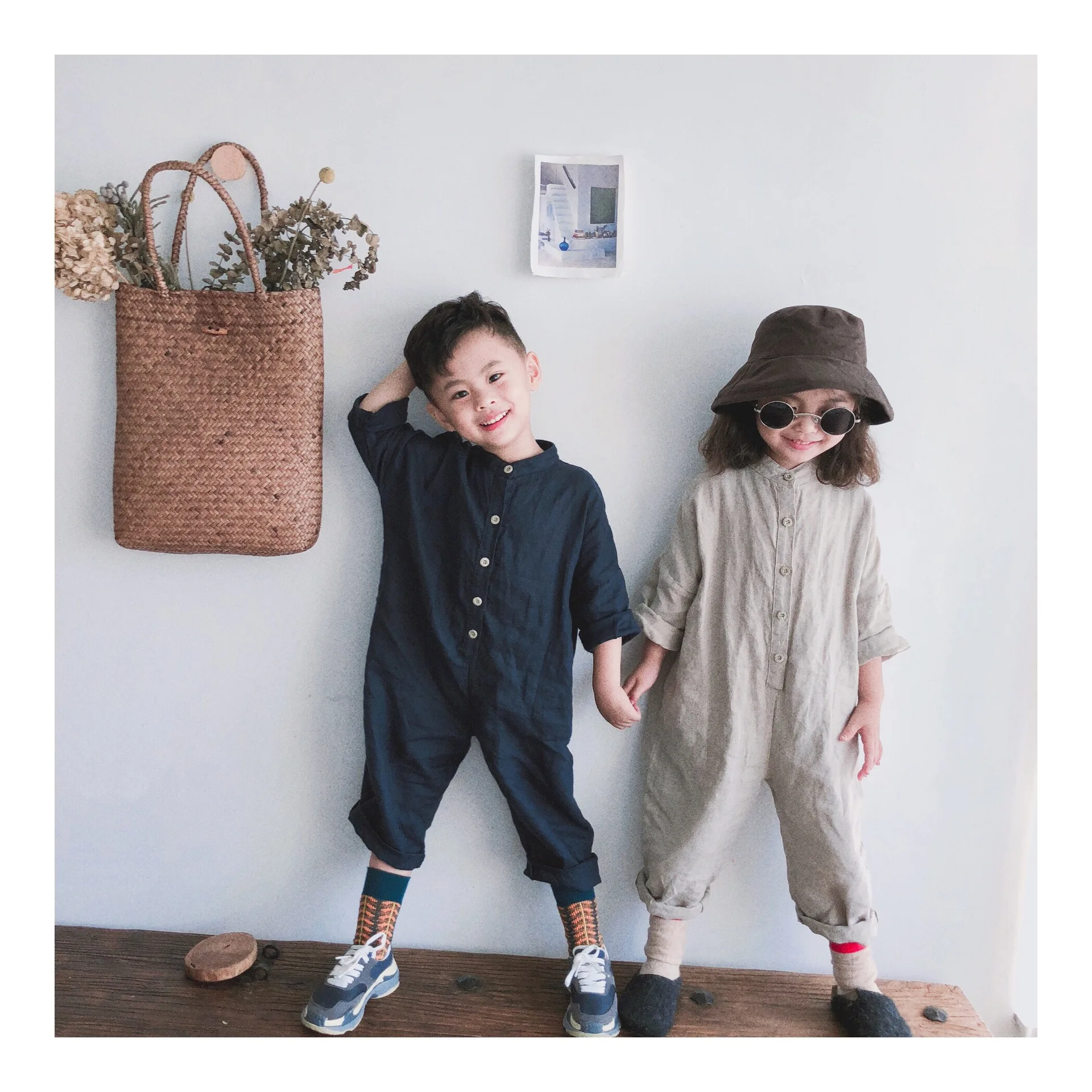 children's pants Korean version solid color boys girls jumpsuit long sleeved open button small children's jumpsuit
children's pants Korean version solid color boys girls jumpsuit long sleeved open button small children's jumpsuit