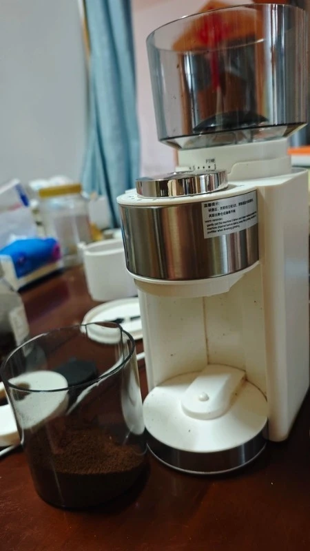 Household Electric Coffee Grinder Mini Bean Grinding Machine for Daily Use
Household Electric Coffee Grinder Mini Bean Grinding Machine for Daily Use