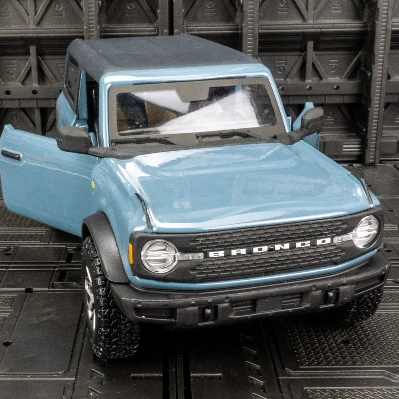 Maisto 1:24 simulation Ford Bronco 2021 alloy car model ornament collection off-road vehicle gift door can be opened
Maisto 1:24 simulation Ford Bronco 2021 alloy car model ornament collection off-road vehicle gift door can be opened