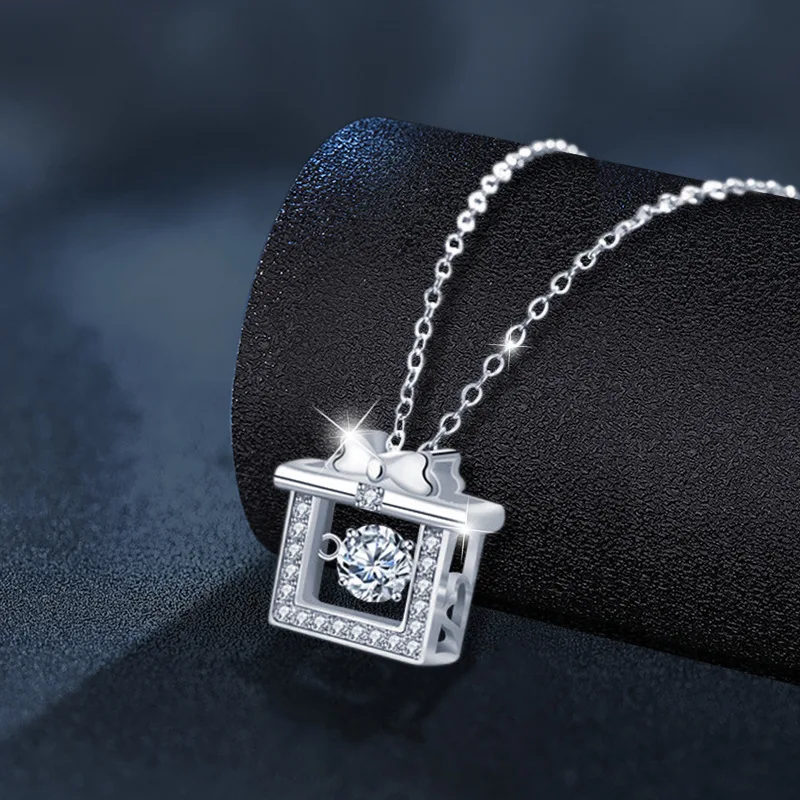 18K gold smart bow women's necklace PT950 jewelry premium niche moissanite gift box pendant crystal
18K gold smart bow women's necklace PT950 jewelry premium niche moissanite gift box pendant crystal