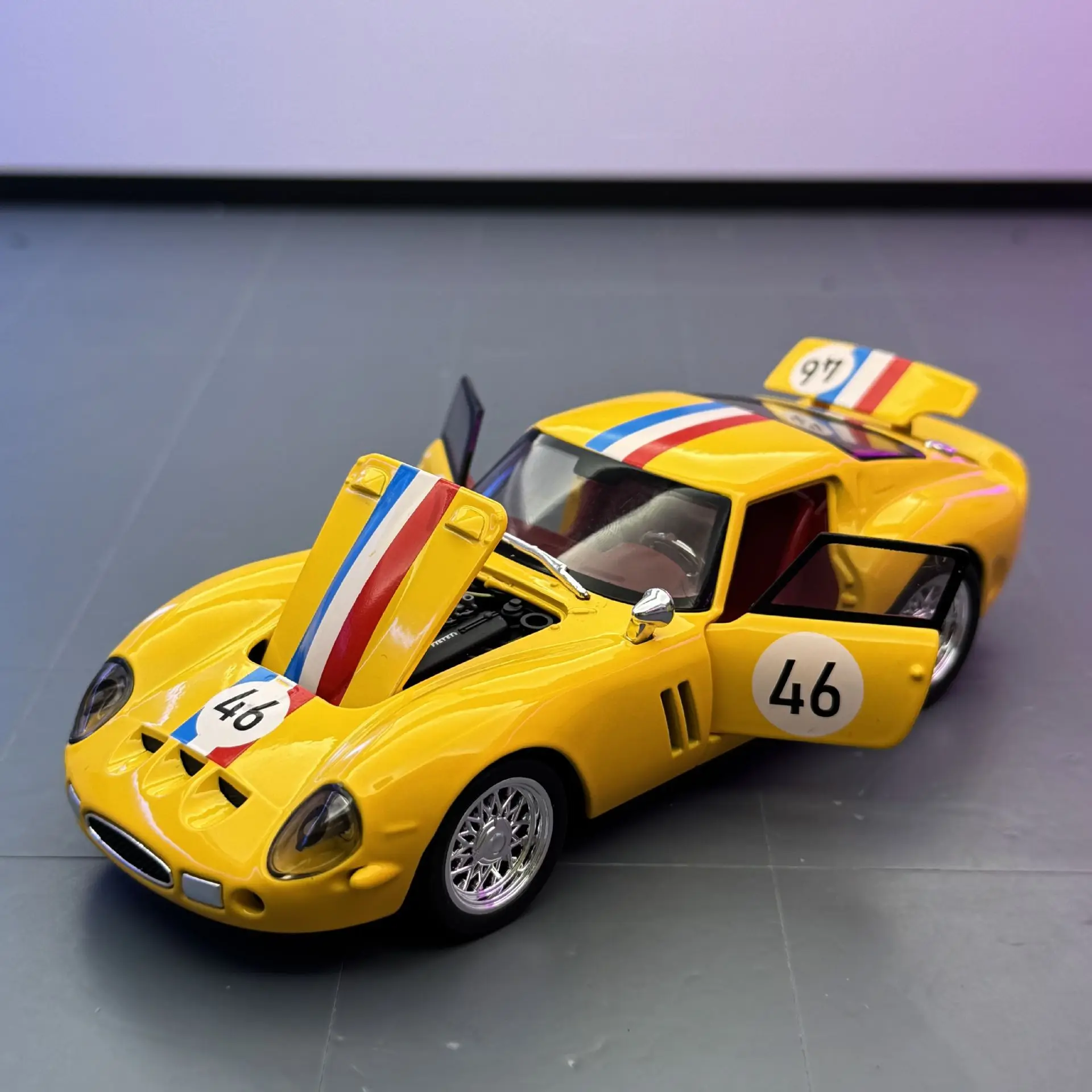 1:32 250 GTO Supercar Alloy Car Model Sound and Light Pull Back Children's Toy Collectibles Birthday gift
1:32 250 GTO Supercar Alloy Car Model Sound and Light Pull Back Children's Toy Collectibles Birthday gift