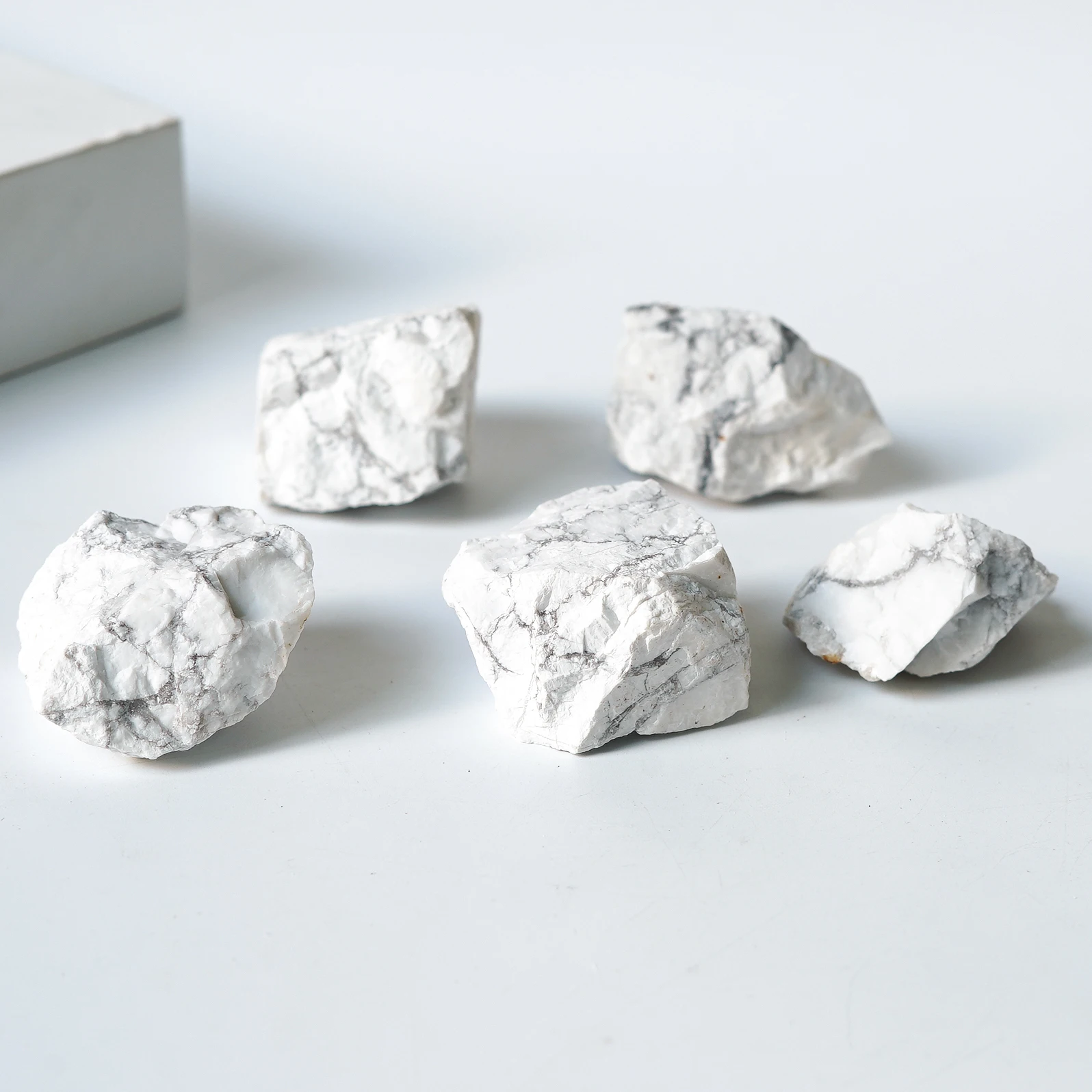 Natural Energy White Turquoise Crystal Irregular Room decoration collection Reiki Ornament Raw Healing Quartz Specimen Mineral
Natural Energy White Turquoise Crystal Irregular Room decoration collection Reiki Ornament Raw Healing Quartz Specimen Mineral