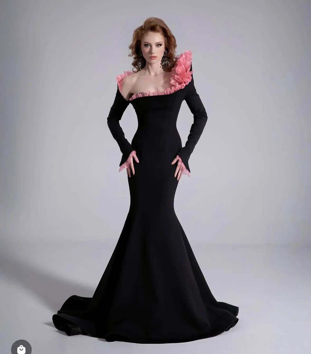 Customized 2026 Fashion Black Mermaid Ball Dress Design Long Sleeve with Pink Ruffles Women's Formal Occasion Party Sexy Dress
Customized 2026 Fashion Black Mermaid Ball Dress Design Long Sleeve with Pink Ruffles Women's Formal Occasion Party Sexy Dress