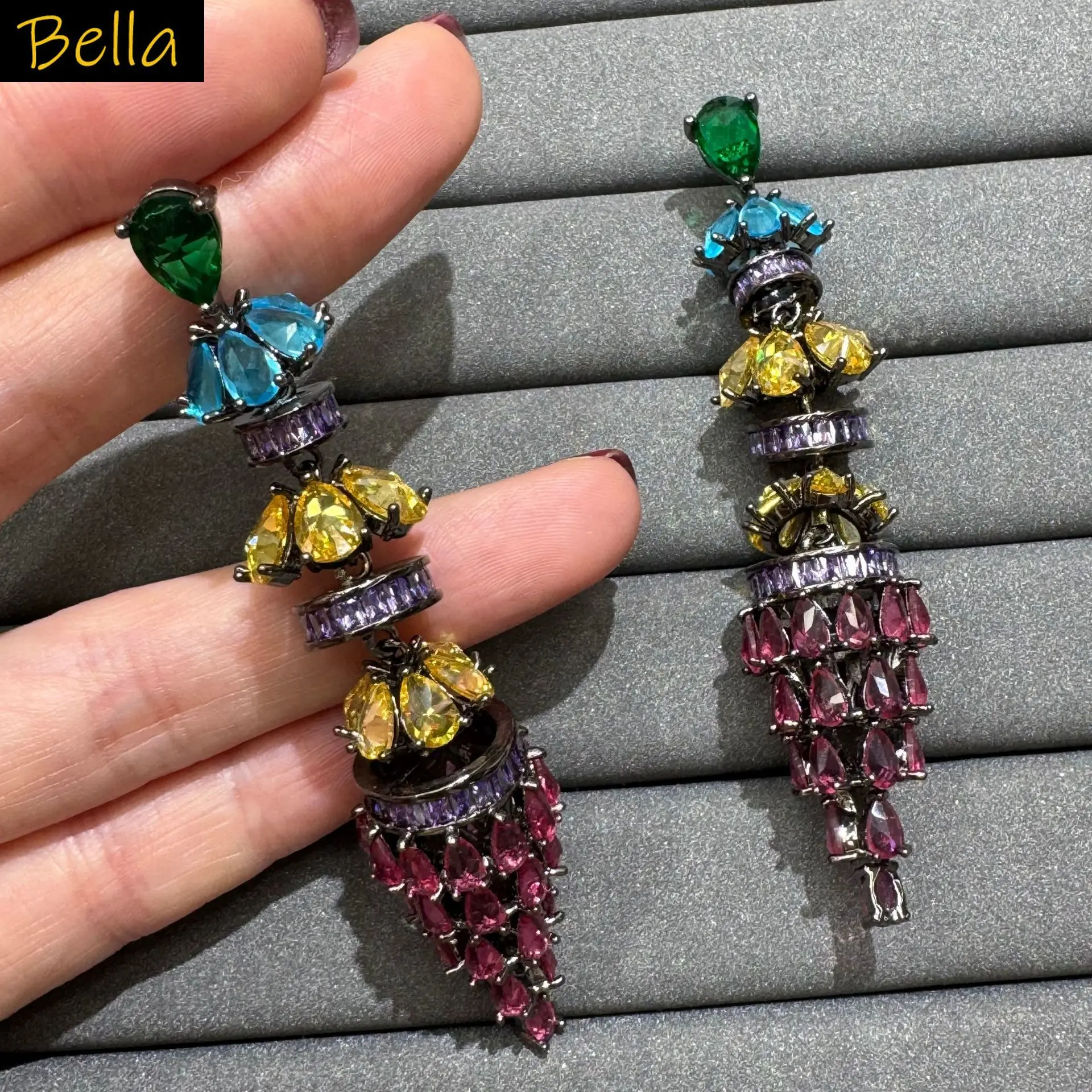 unique design cubic zirconia bell dangling earrings for women luxury jewelry gala event wedding party pink multicolor jewelry
unique design cubic zirconia bell dangling earrings for women luxury jewelry gala event wedding party pink multicolor jewelry