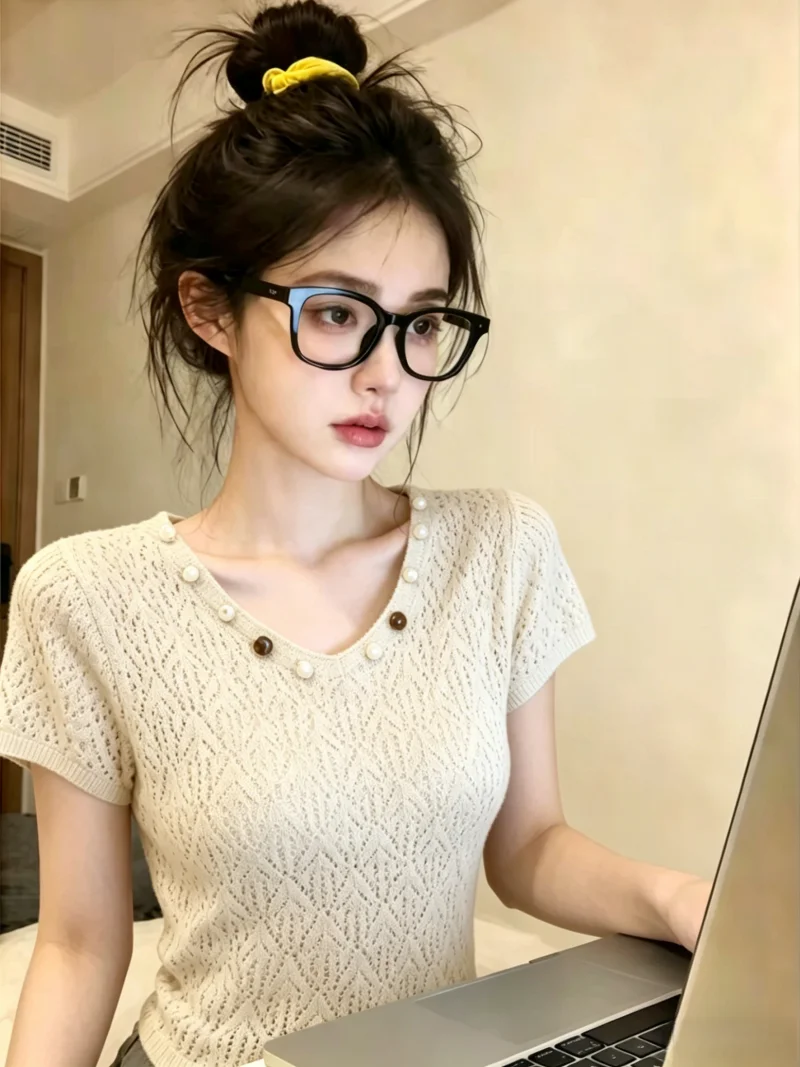 Unique Hollow out V-Neck Short Sleeve Knitwear Women's Summer Fashionable Thin Top Self-Keeping Style Korean Version Straight...
Unique Hollow out V-Neck Short Sleeve Knitwear Women's Summer Fashionable Thin Top Self-Keeping Style Korean Version Straight...