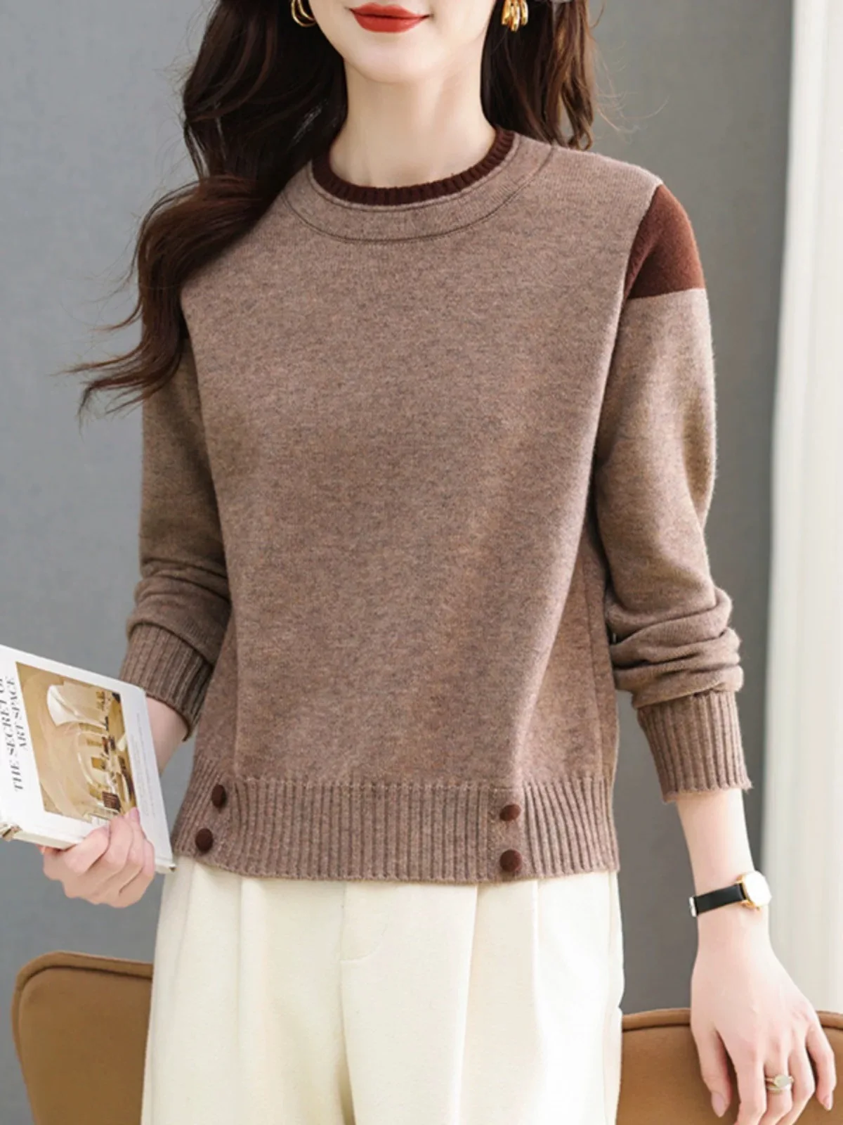 Новая женская высококачественная вязаная кофта 2025 года: осенне-зимняя модная универсальная модель с круглым вырезом и цветовыми блоками, предотвращающая старение кожи
Новая женская высококачественная вязаная кофта 2025 года: осенне-зимняя модная универсальная модель с круглым вырезом и цветовыми блоками, предотвращающая старение кожи