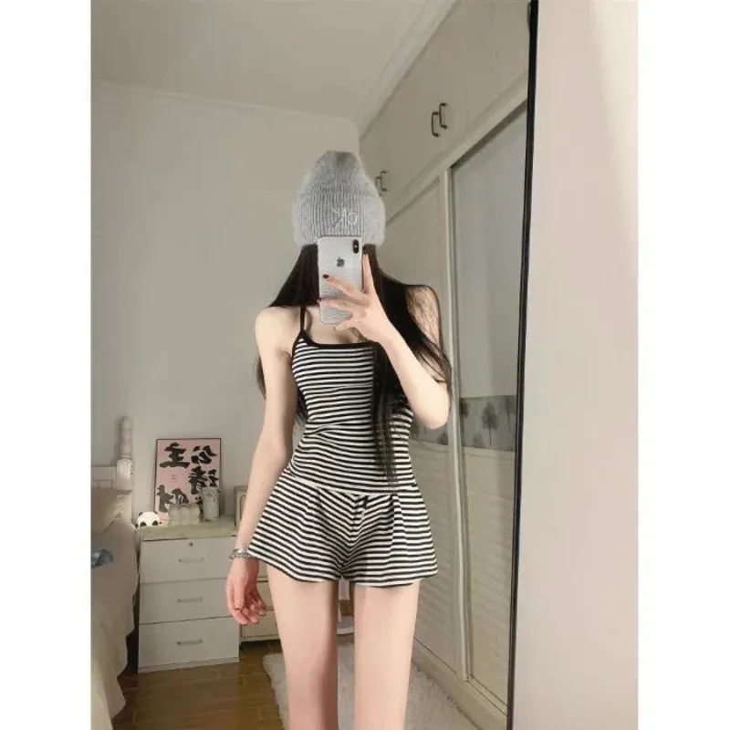 Summer Sexy Lightweight Spaghetti Strap Pajamas Sets Women New Black White Striped with Chest Mat Top and Shorts Home Sleepwear
Summer Sexy Lightweight Spaghetti Strap Pajamas Sets Women New Black White Striped with Chest Mat Top and Shorts Home Sleepwear