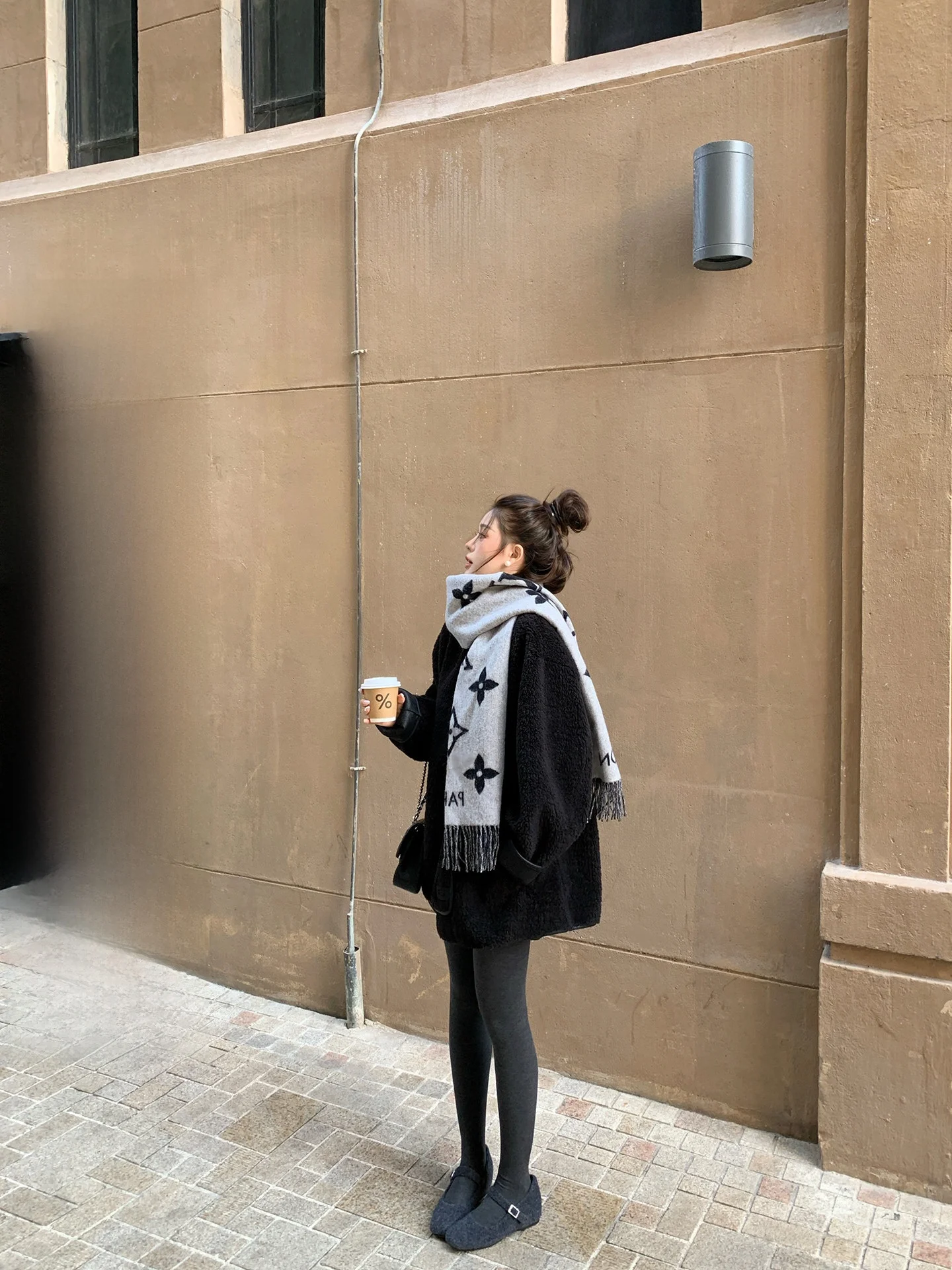 Nora Studio Memory Record Bla Suede Fur Inteated Warmth Outerwear Small Collar Long Sve ort Length Korean Sle
Nora Studio Memory Record Bla Suede Fur Inteated Warmth Outerwear Small Collar Long Sve ort Length Korean Sle