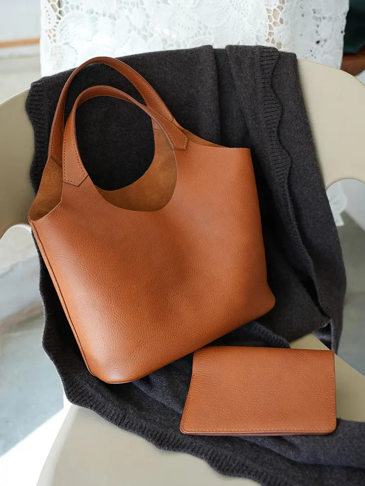 Brown Tote Bag Women's Commuter Luxury Minimalist High-End Single Shoulder Briefcase Summer Handbag Soft PU Leather Medium Size
Brown Tote Bag Women's Commuter Luxury Minimalist High-End Single Shoulder Briefcase Summer Handbag Soft PU Leather Medium Size