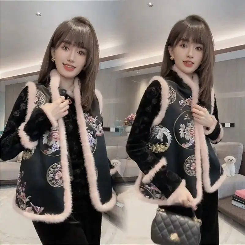 winter chinese style vest women's retro standing collar improved hanfu coat jacquard tangsuits vest women Printing jacket vest
winter chinese style vest women's retro standing collar improved hanfu coat jacquard tangsuits vest women Printing jacket vest
