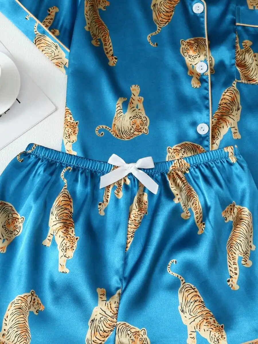 Women Satin Tiger Print Short Sleeve Collared Pajama Set Light Blue Summer Sleepwear
Women Satin Tiger Print Short Sleeve Collared Pajama Set Light Blue Summer Sleepwear