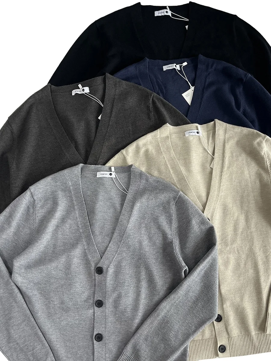 Высококачественный вязаный кардиган с V-образным вырезом, весна-осень, свободный крой, однотонный, универсальный, для повседневной носки, унисекс
Высококачественный вязаный кардиган с V-образным вырезом, весна-осень, свободный крой, однотонный, универсальный, для повседневной носки, унисекс