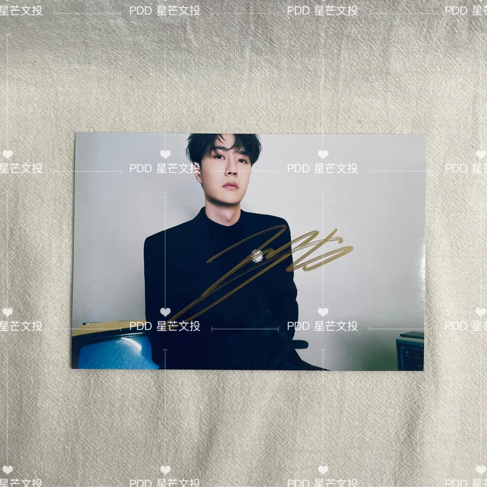 Wang yi bo Weibo Night chinese star autographed photo 6-inch non printed birthday gift for friend
Wang yi bo Weibo Night chinese star autographed photo 6-inch non printed birthday gift for friend