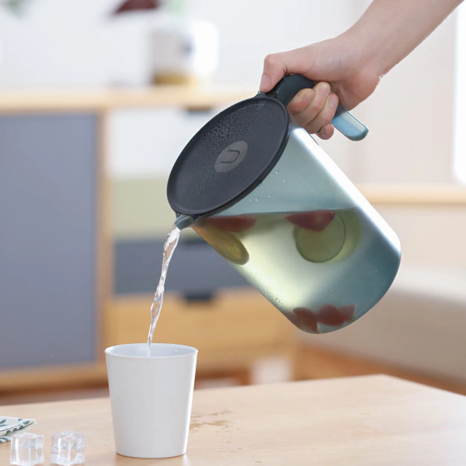 Cold Water Kettle 2L/2.5ML Plastic Pitcher with Lid Large Capacity Handle Water Jug for Both Iced and Hot Water Ice Tea Juice
Cold Water Kettle 2L/2.5ML Plastic Pitcher with Lid Large Capacity Handle Water Jug for Both Iced and Hot Water Ice Tea Juice