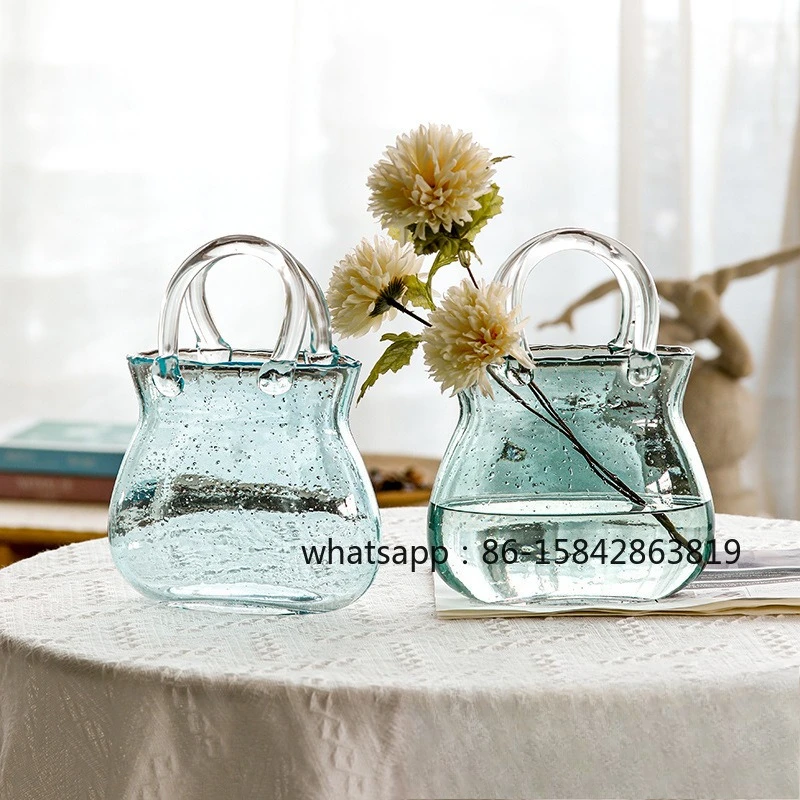Light luxury portable glass bag vase basket transparent glass vase living room flower arrangement decoration
Light luxury portable glass bag vase basket transparent glass vase living room flower arrangement decoration