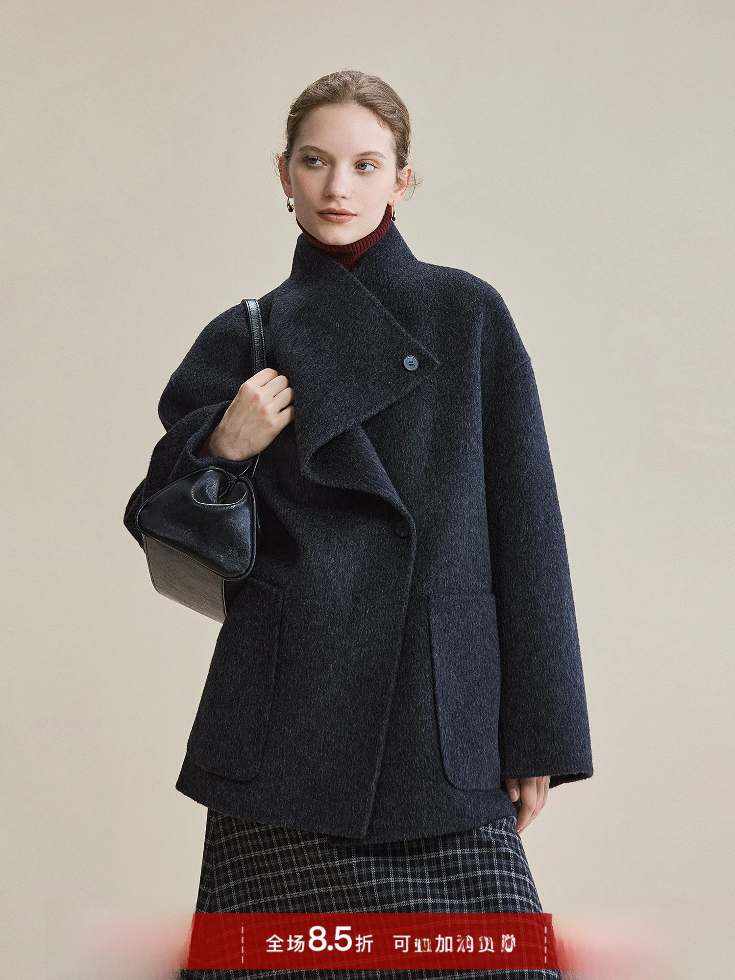 Женское шерстяное пальто с асимметричным воротником, драпировкой на плечах, из верблюжьей шерсти, средней длины, для повседневной носки, зимняя куртка
Женское шерстяное пальто с асимметричным воротником, драпировкой на плечах, из верблюжьей шерсти, средней длины, для повседневной носки, зимняя куртка