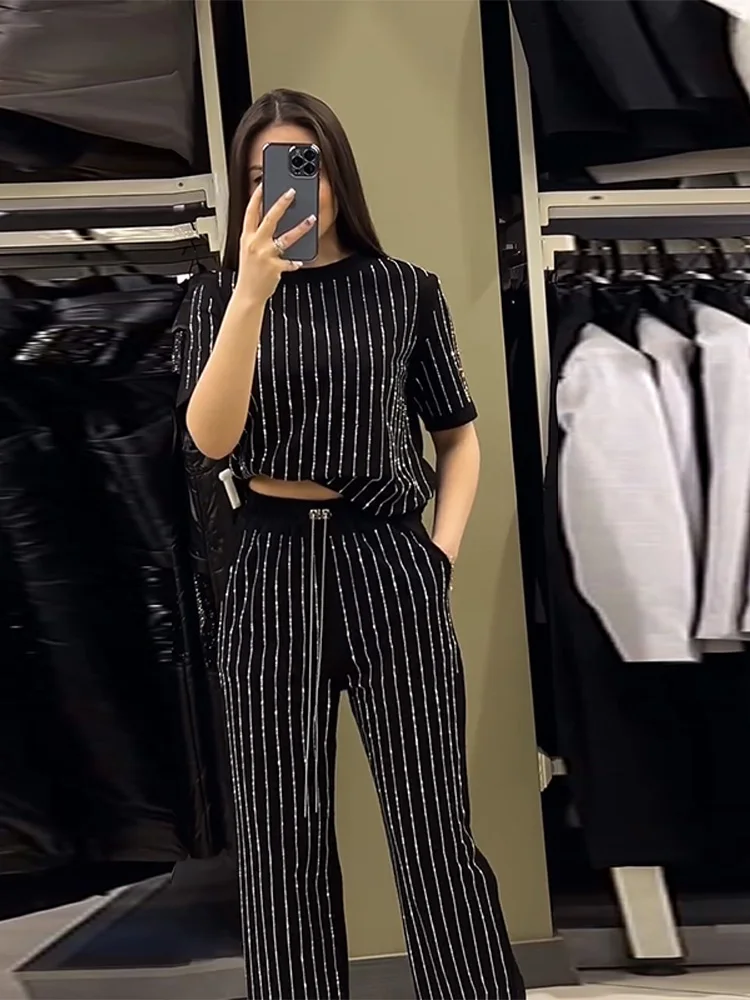Stripe Patchwork Women's 2 Pieces O-neck Short Sleeve Top Elastic Waist Lace Up Wide Leg Pant Female Outfits 2025 Lady Tracksuit
Stripe Patchwork Women's 2 Pieces O-neck Short Sleeve Top Elastic Waist Lace Up Wide Leg Pant Female Outfits 2025 Lady Tracksuit