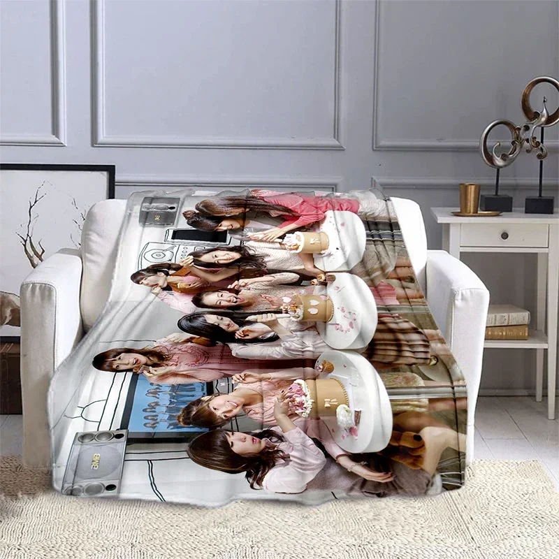 Kpop Star Girl Group Flannel Blanket for Children, Soft and Comfortable, Black and Pink, High Quality, Korea, Home and Travel
Kpop Star Girl Group Flannel Blanket for Children, Soft and Comfortable, Black and Pink, High Quality, Korea, Home and Travel