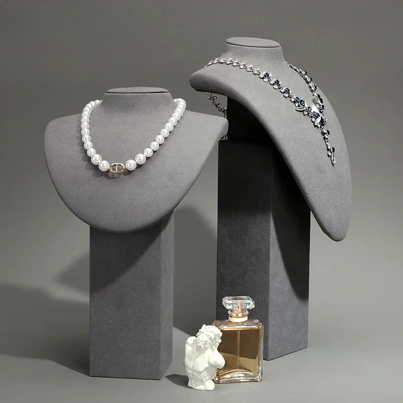 Gray microfiber model necklace display stand Portrait jewelry rack Neck jewelry display props
Gray microfiber model necklace display stand Portrait jewelry rack Neck jewelry display props