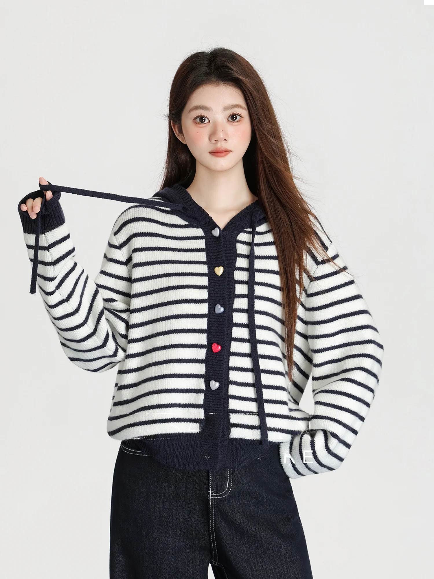 Свободный женский вязаный кардиган-худи в полоску с цветными блоками и сердечками, синий, с длинными рукавами, в корейском стиле, осень-зима
Свободный женский вязаный кардиган-худи в полоску с цветными блоками и сердечками, синий, с длинными рукавами, в корейском стиле, осень-зима