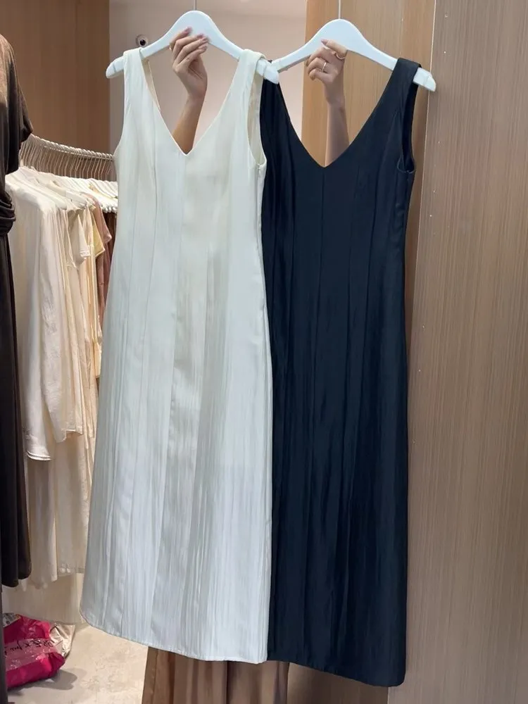 Elegant Slim Texture V-Neck Cold Shoulder Dress Korean Style High Waist Straight Cut Casual Lightweight Vest Dress
Elegant Slim Texture V-Neck Cold Shoulder Dress Korean Style High Waist Straight Cut Casual Lightweight Vest Dress