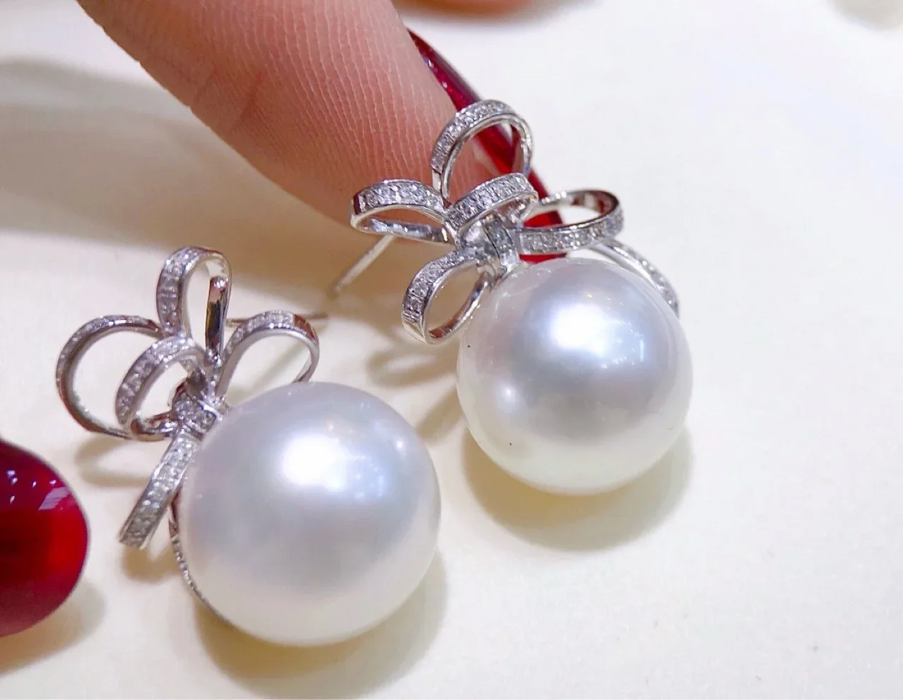 Natural Pearl Earrings AAAA 10-11mm 11-12mm South Sea White Pearl Earrings 925s
Natural Pearl Earrings AAAA 10-11mm 11-12mm South Sea White Pearl Earrings 925s